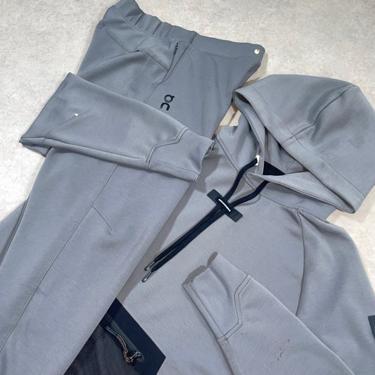 On running tech tracksuit “Stone Grey” (L)