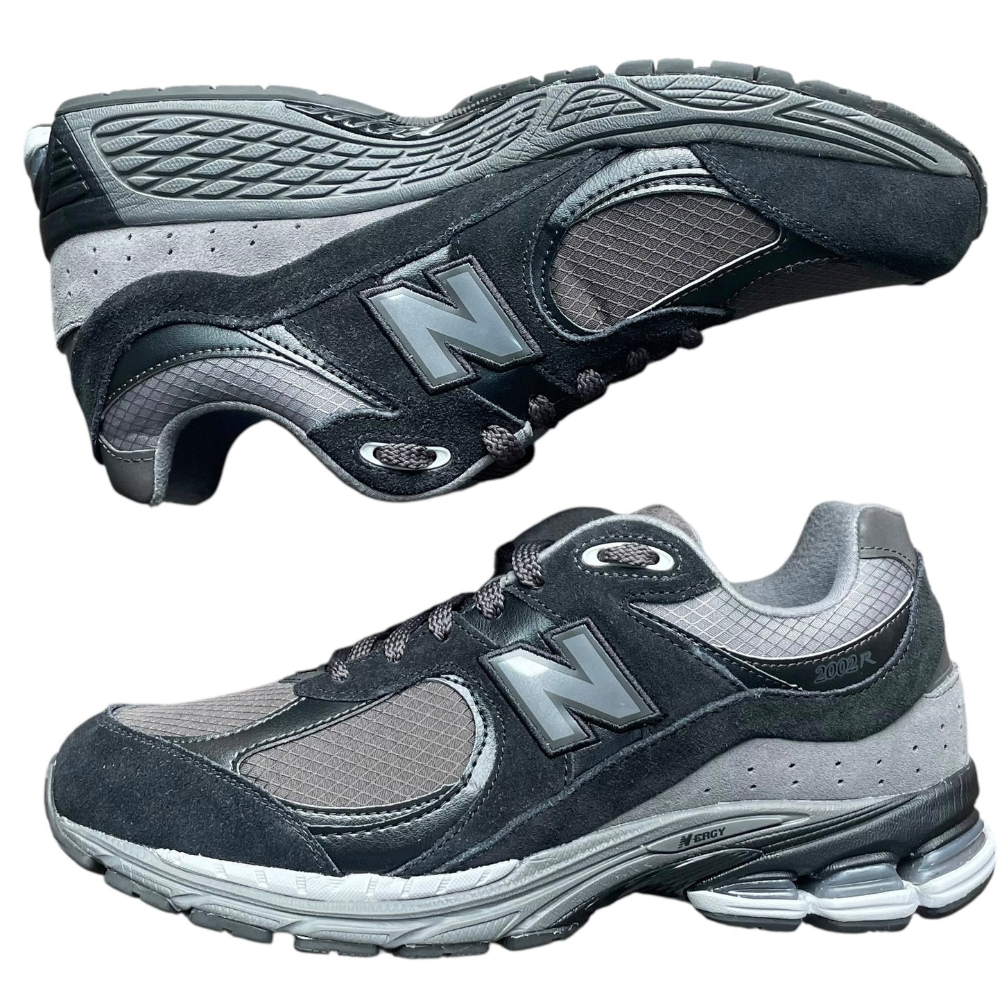 New Balance 2002R “Black” (UK9)