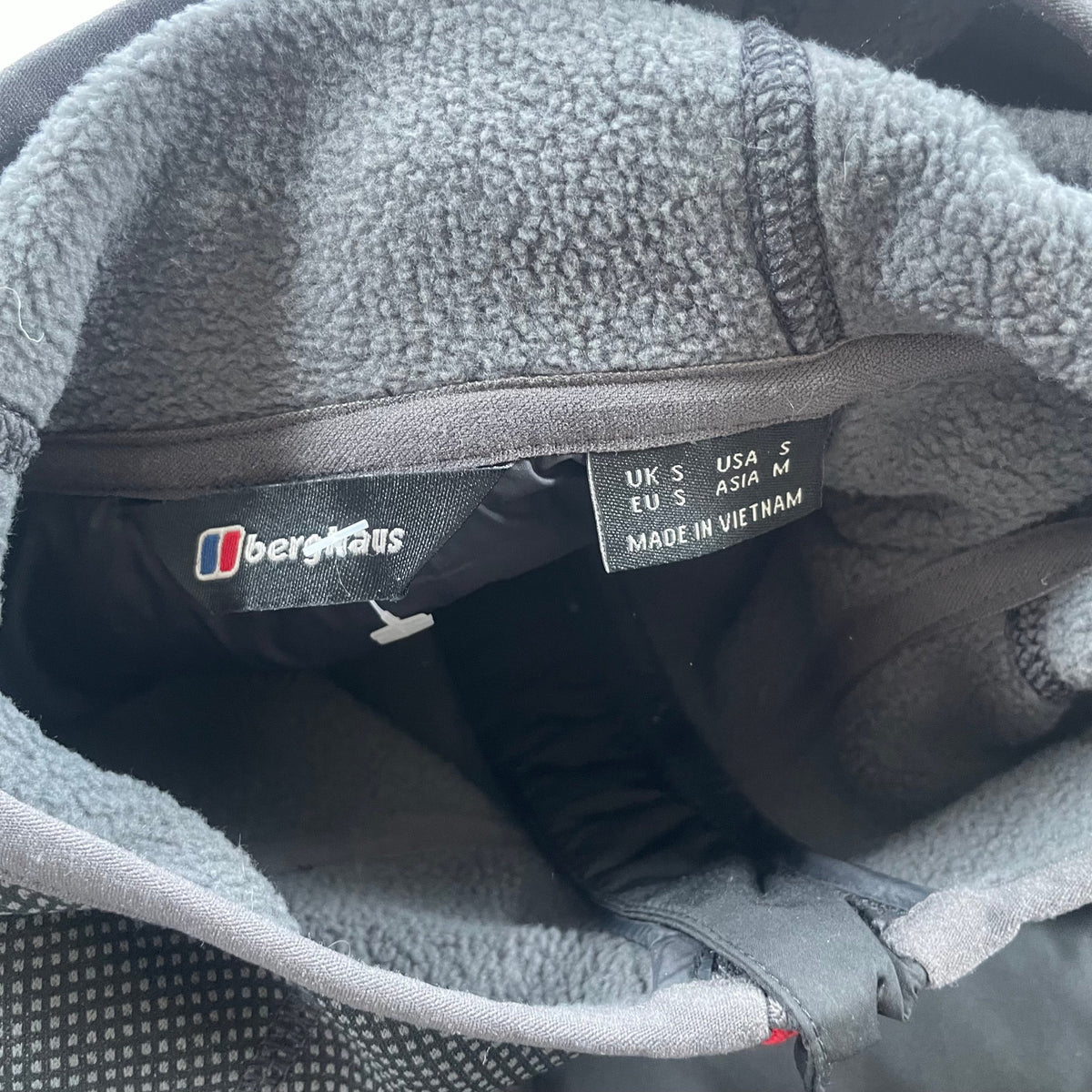 Berghaus Hydroloft Hybrid Jacket "Black,Grey" (Size small)