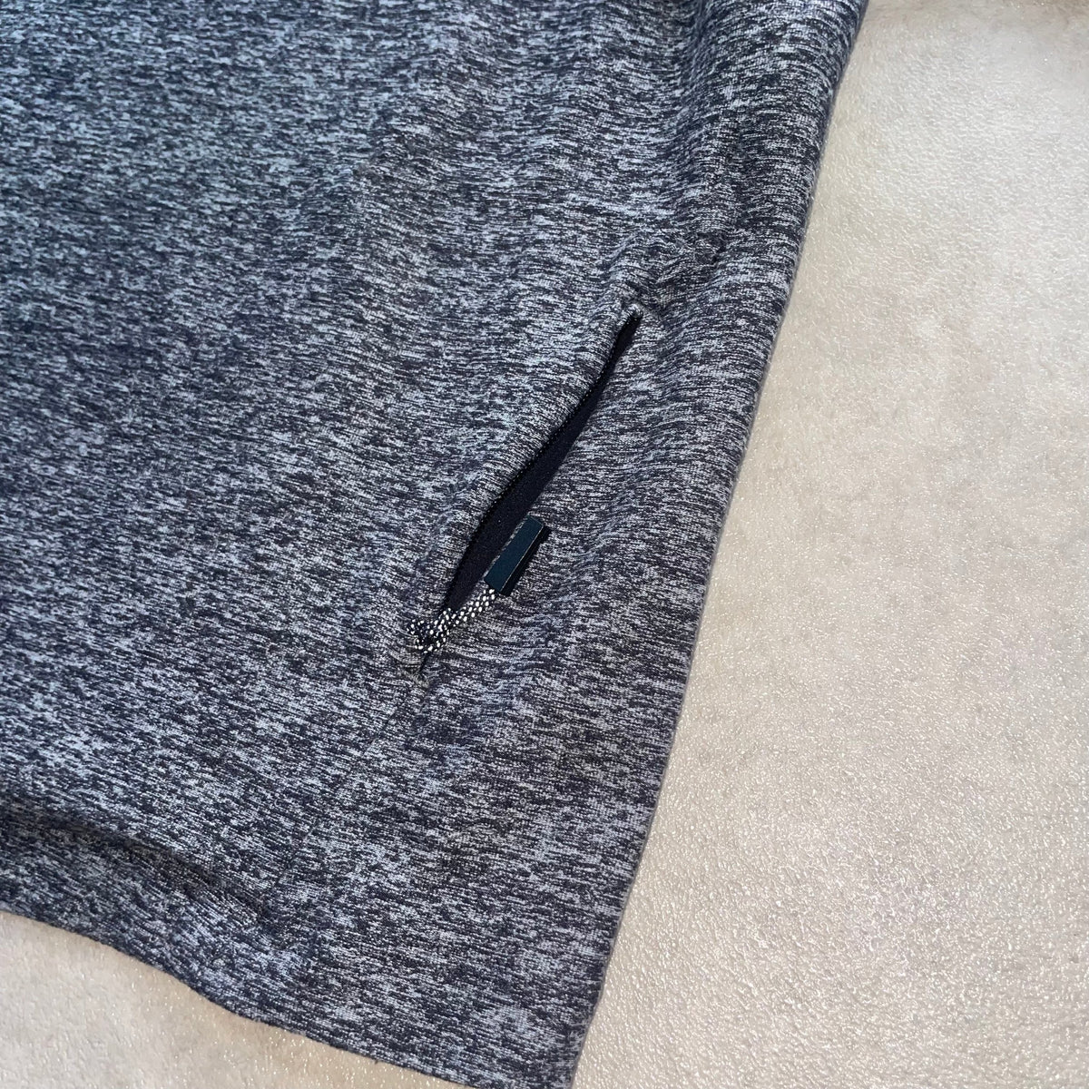 Lululemon "Grey Heather" 1/2 Zip Long Sleeve Top (Mens Size Medium)