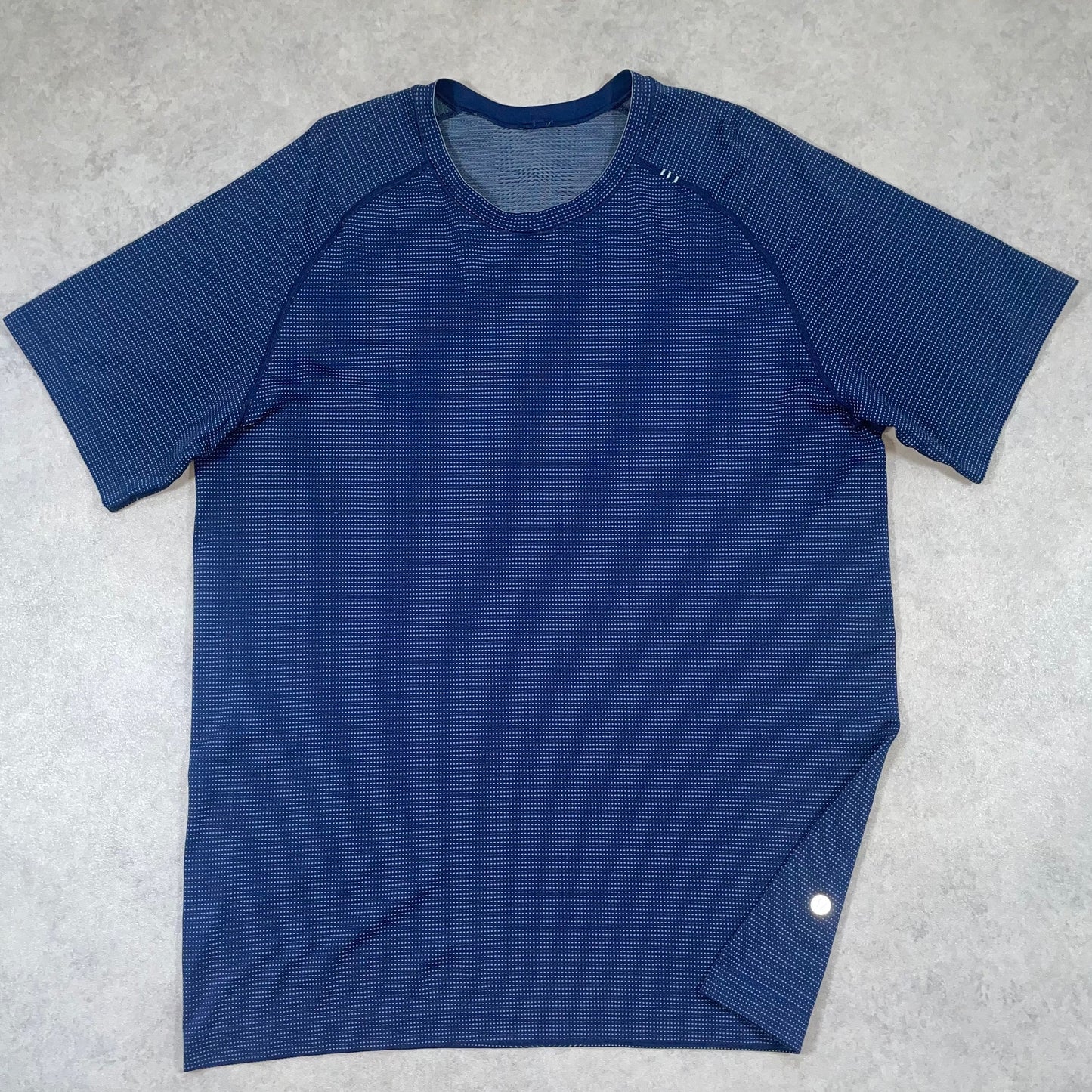 Lululemon metal vent tech top “Line Graphic edition” Blue (XL)