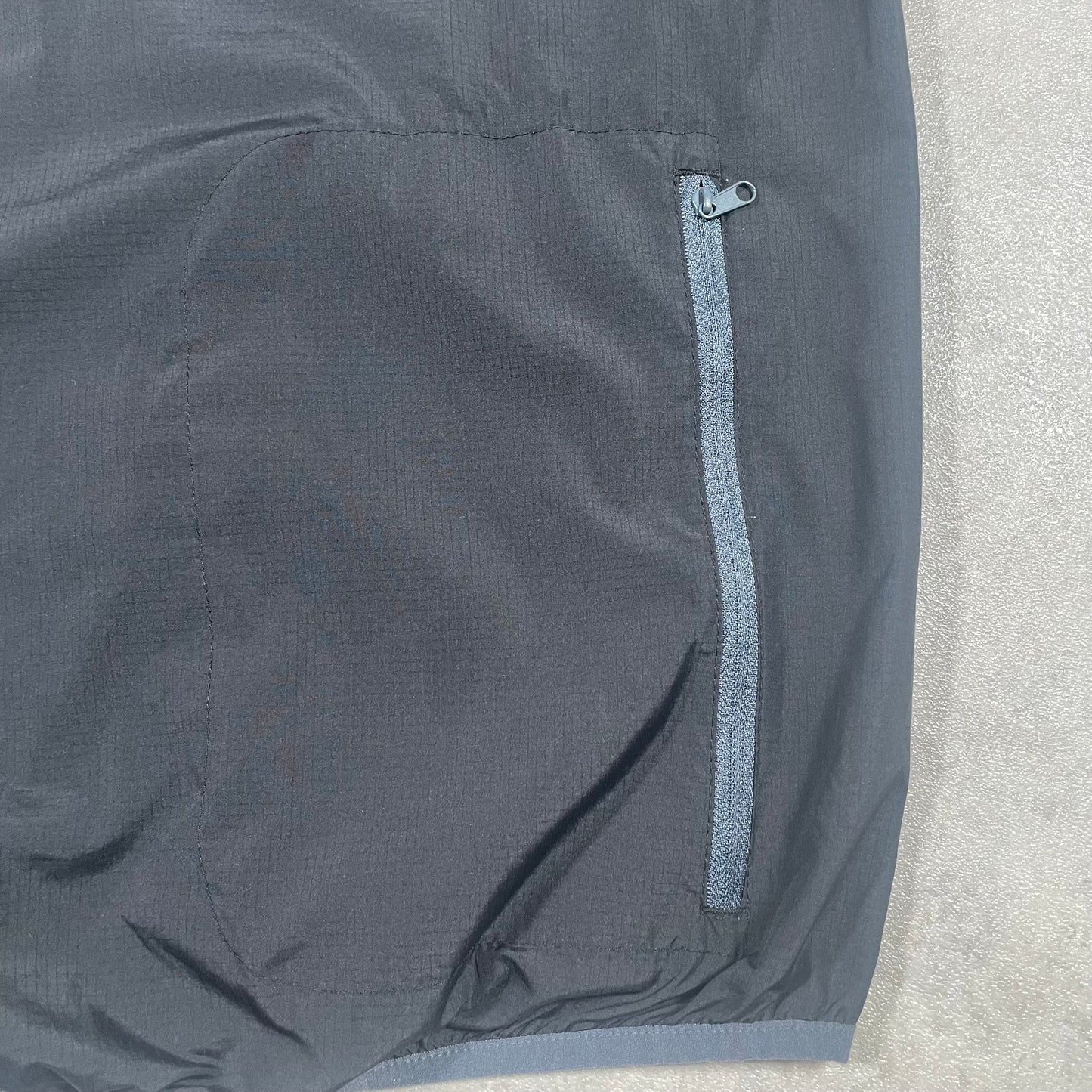 ASICS Packable Windrunner “Black” (M)