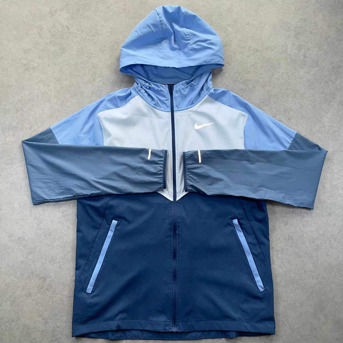 Nike Packable Windrunner “Diffused Blue” (S)