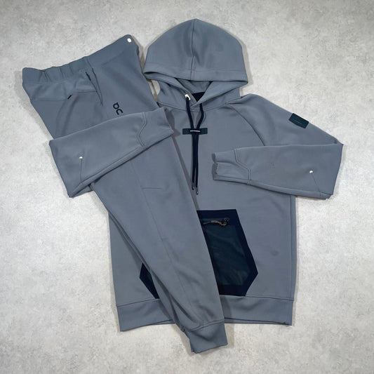 On running tech tracksuit “Stone Grey” (L)