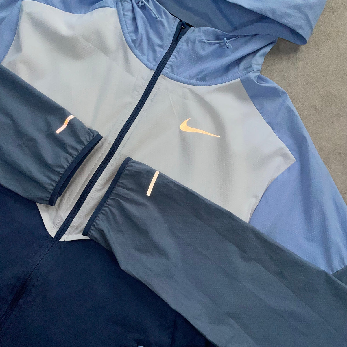 Nike Packable Windrunner “Diffused Blue” (S)