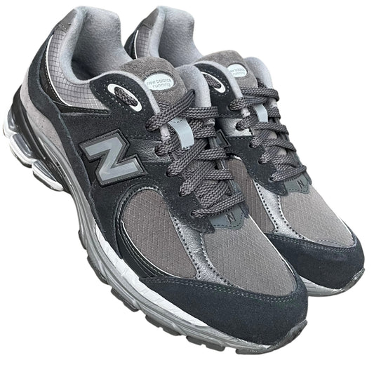 New Balance 2002R “Black” (UK9)
