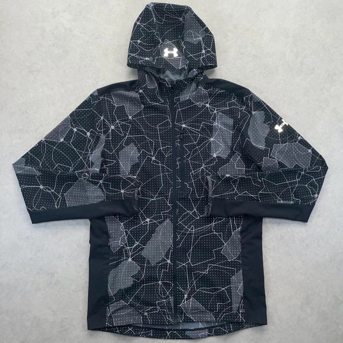 Under Armour Outrun The Storm Windbreaker “Black,White” (Size M Mens)