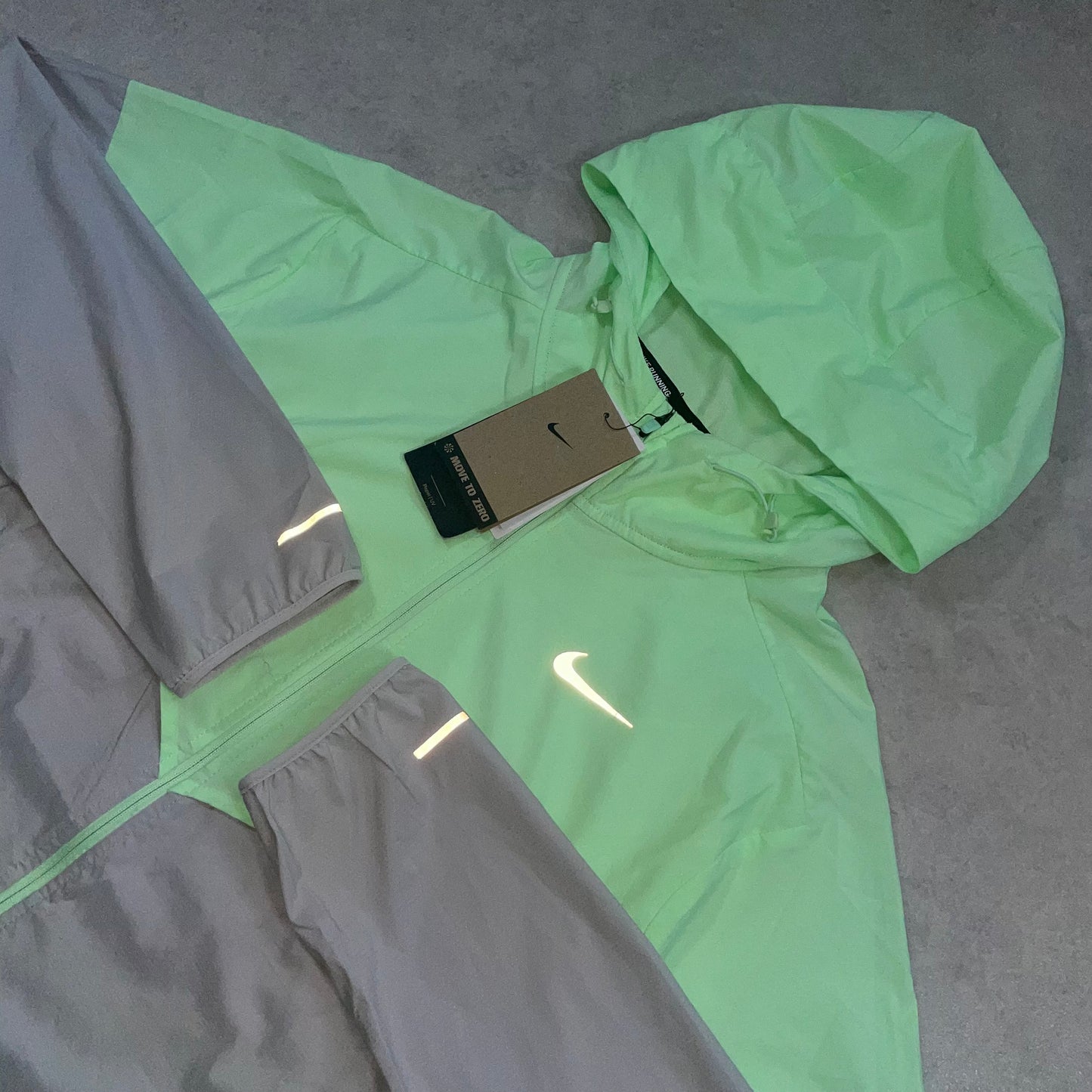 Nike Packable Windrunner “Vapour Green” (S)