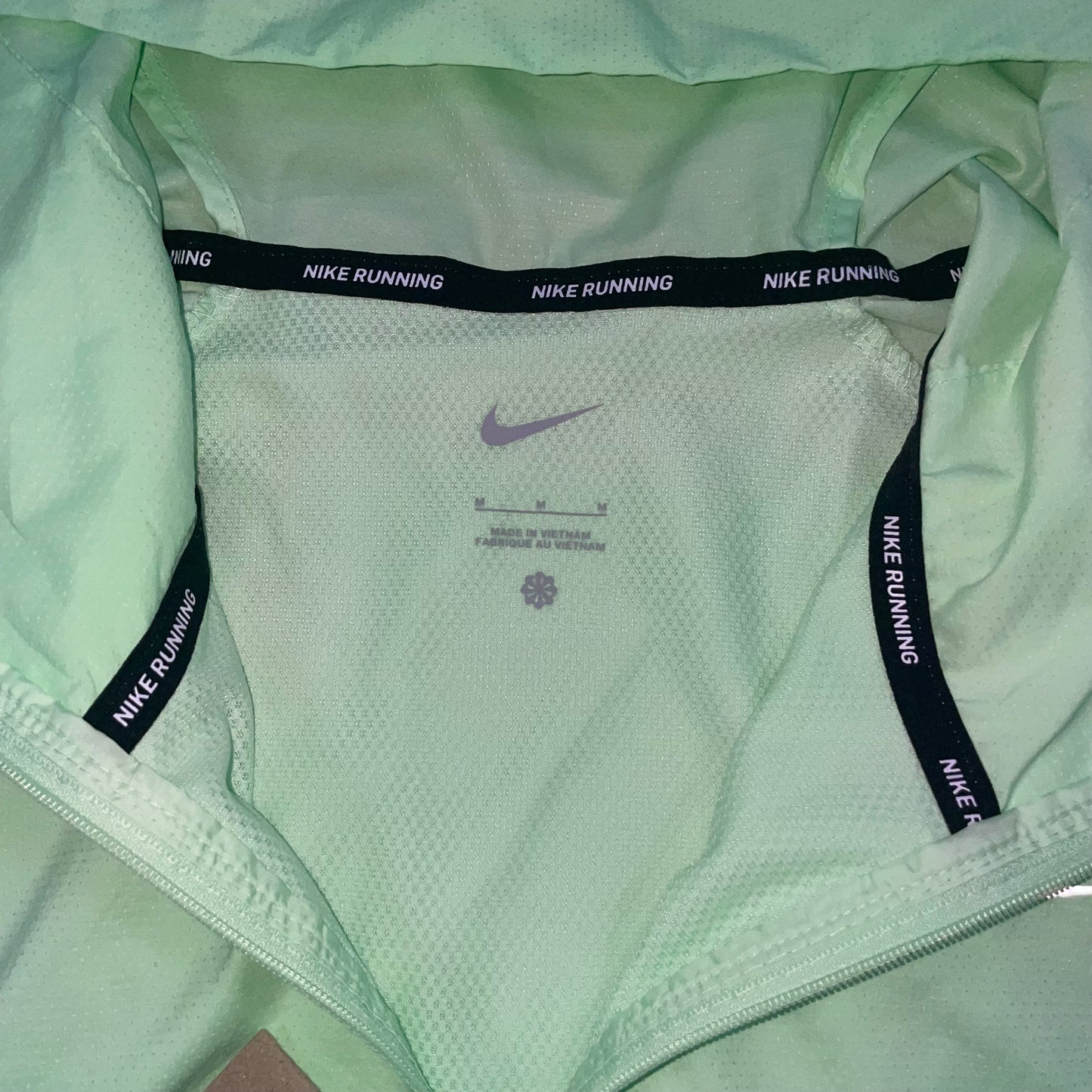 Nike Packable Windrunner “Vapour Green” (S)