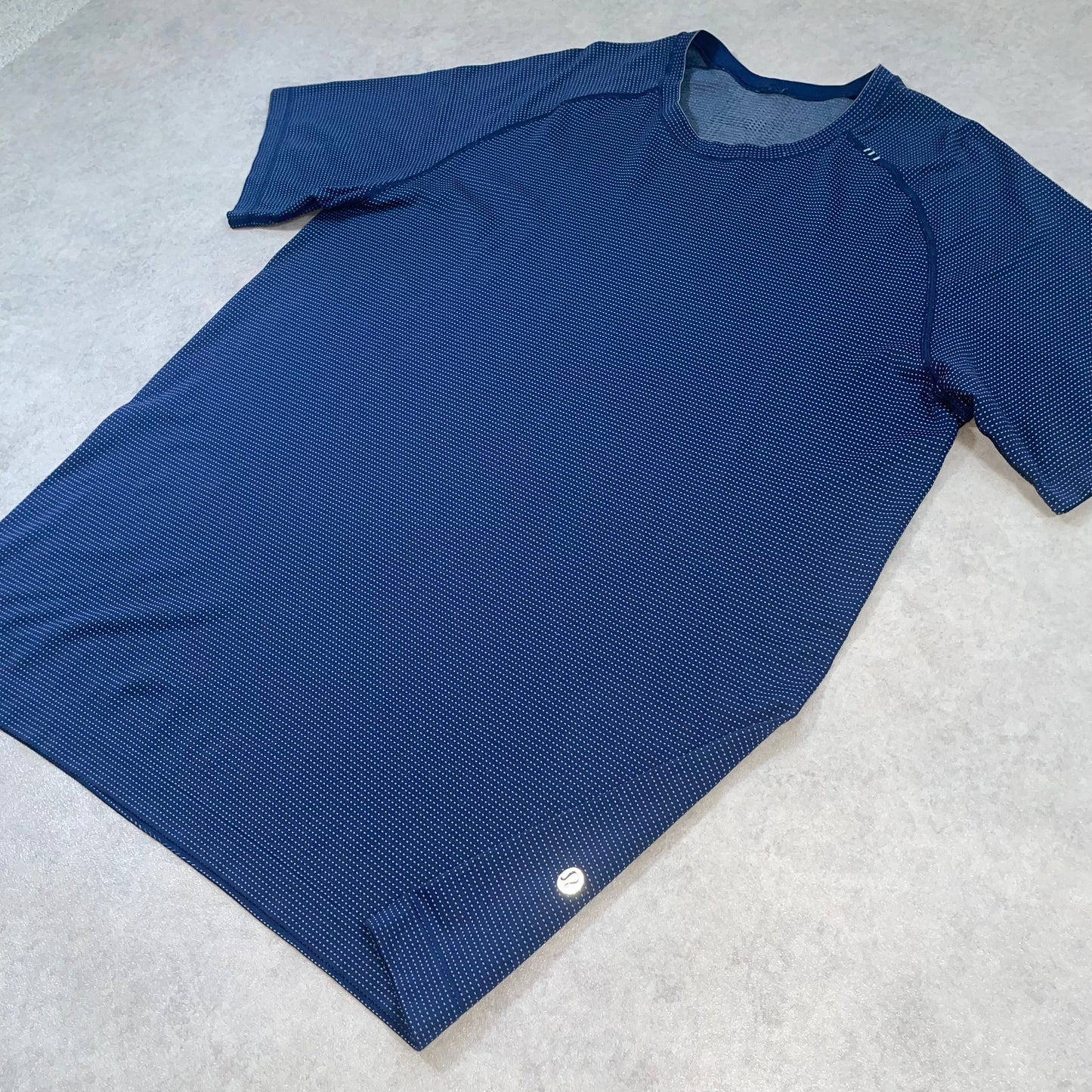 Lululemon metal vent tech top “Line Graphic edition” Blue (XL)