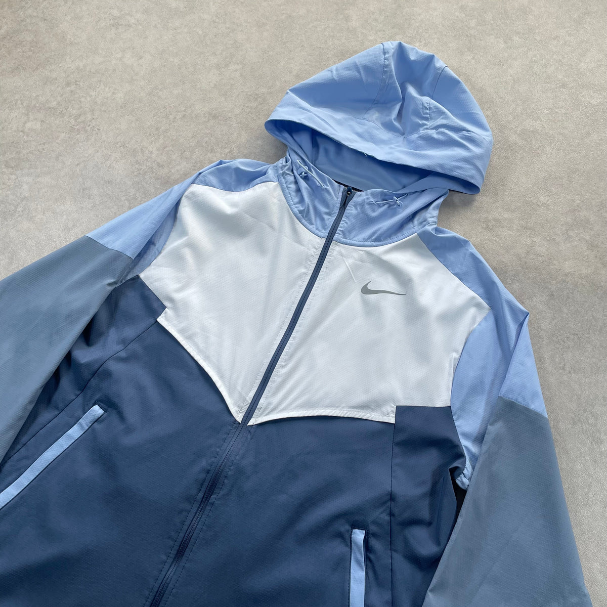 Nike Packable Windrunner “Diffused Blue” (S)