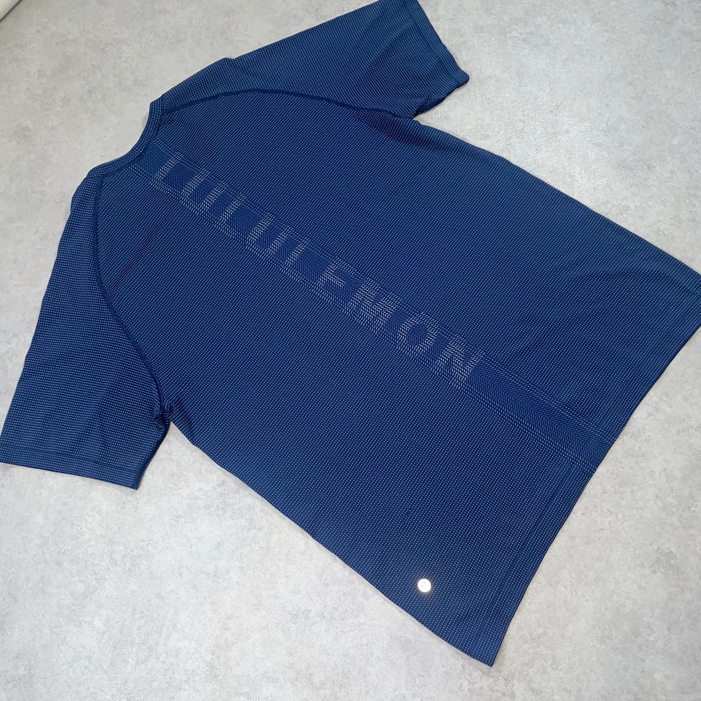 Lululemon metal vent tech top “Line Graphic edition” Blue (XL)