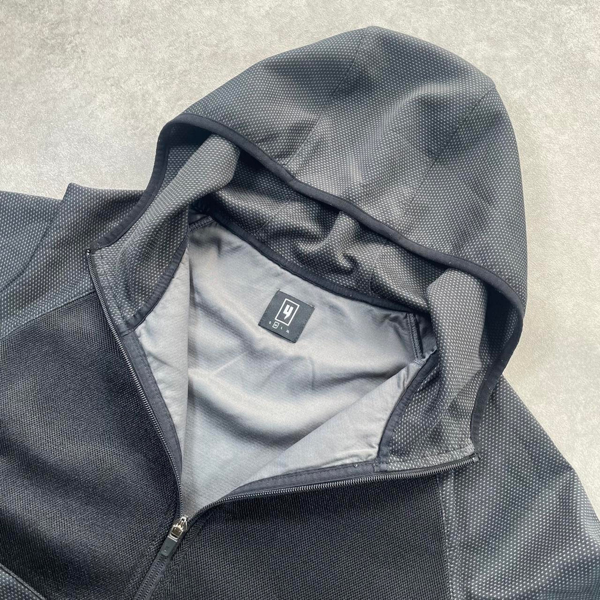 Yelir World Old Season Tracksuit “Black,Grey” (Size Medium)