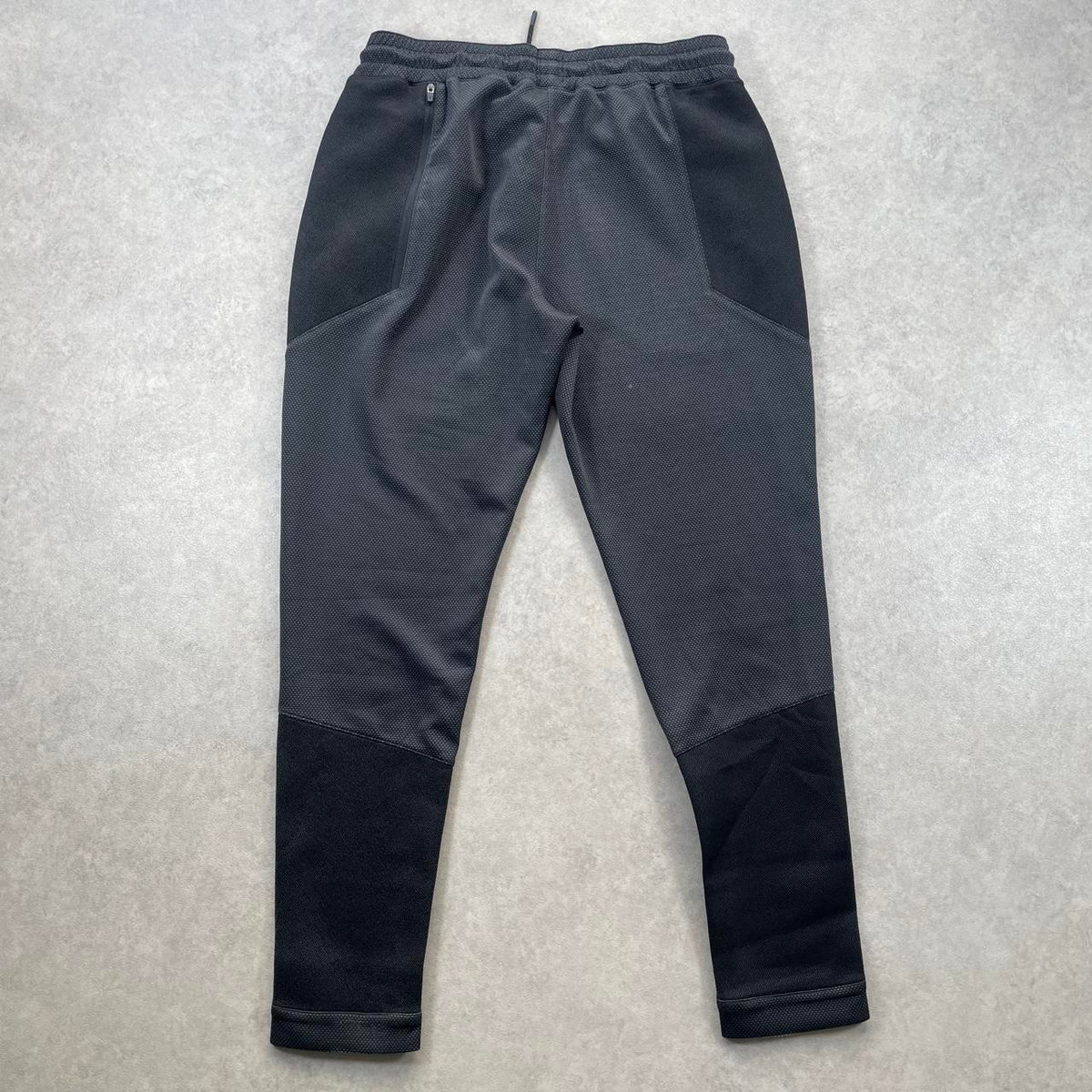 Yelir World Old Season Tracksuit “Black,Grey” (Size Medium)