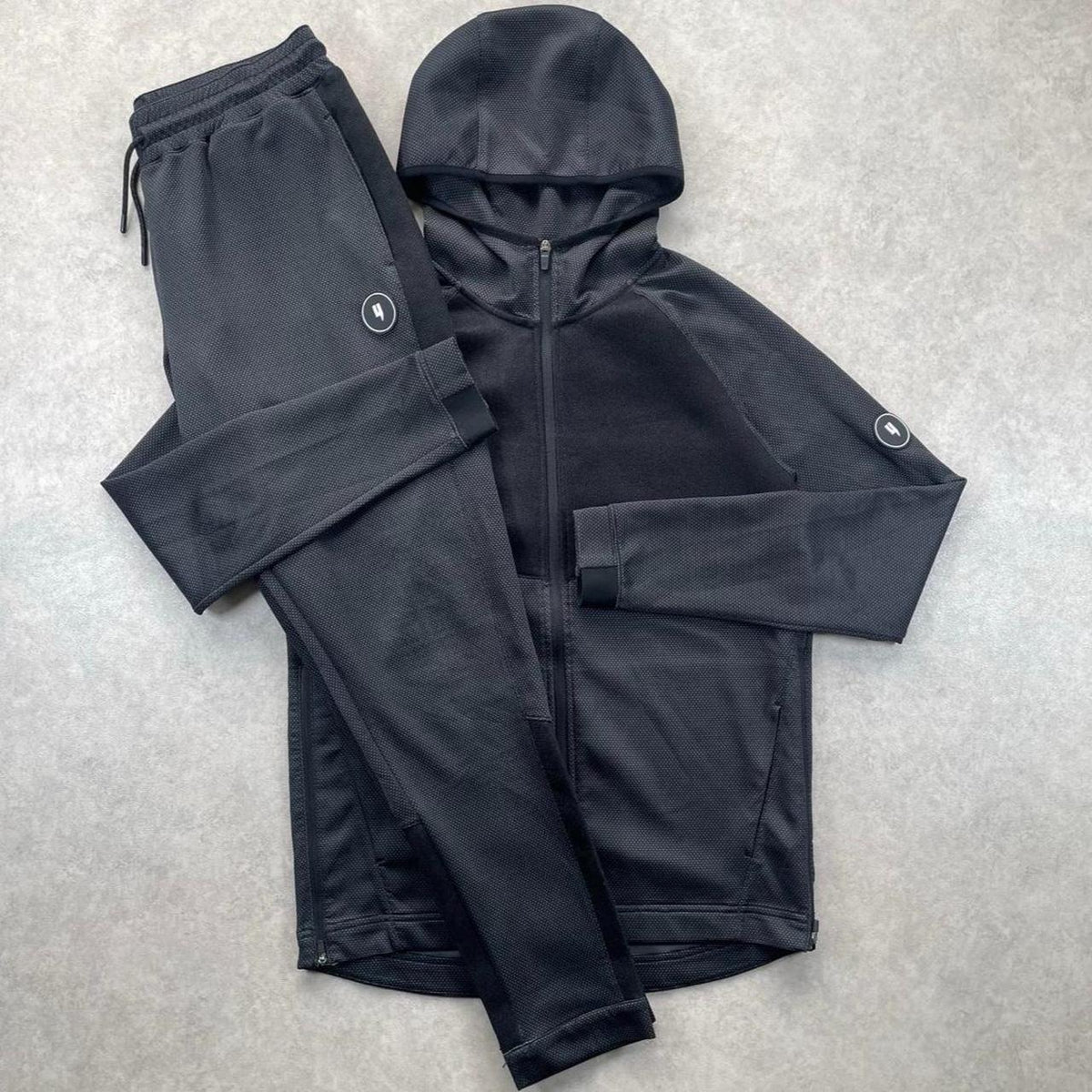 Yelir World Old Season Tracksuit “Black,Grey” (Size Medium)