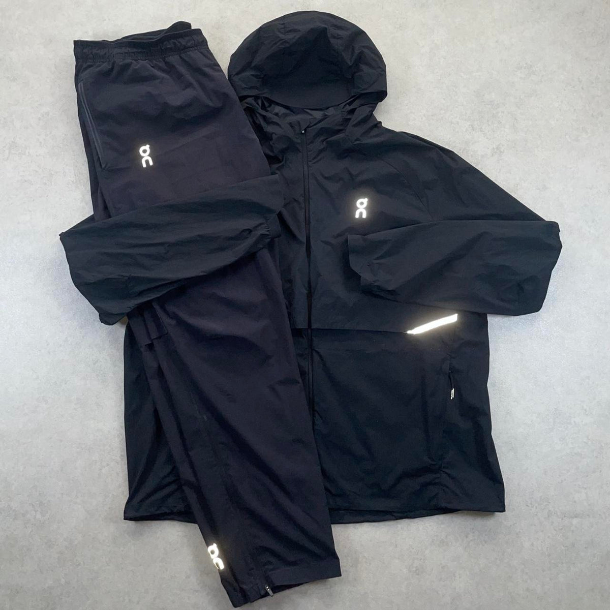 Onrunning Core Windbreaker Set “Black” (Size XXL/XL)
