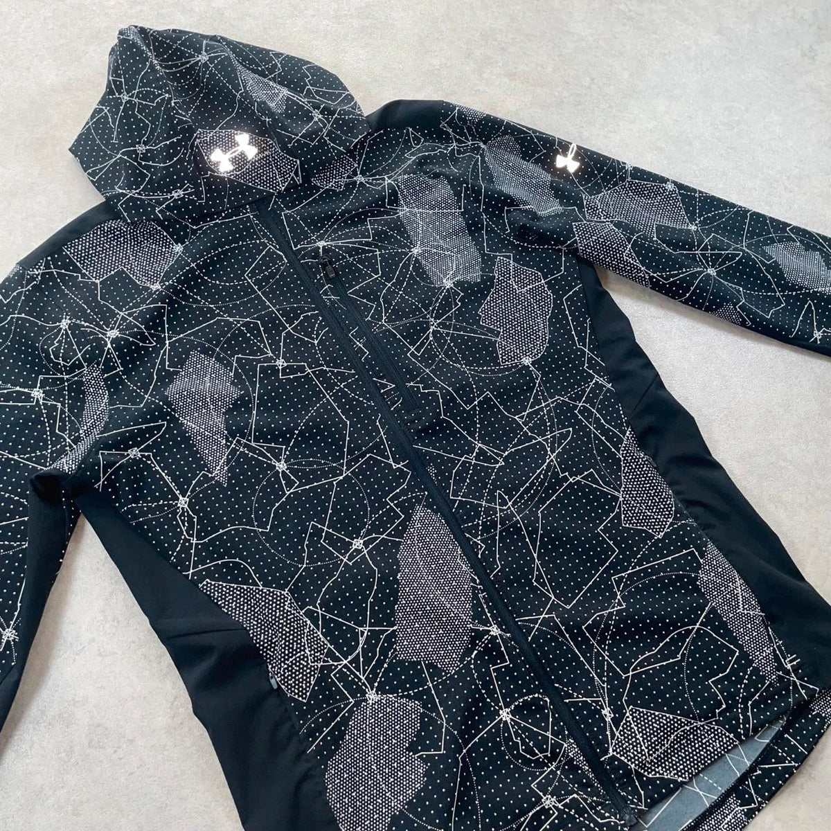Under Armour Outrun The Storm Windbreaker “Black,White” (Size M Mens)