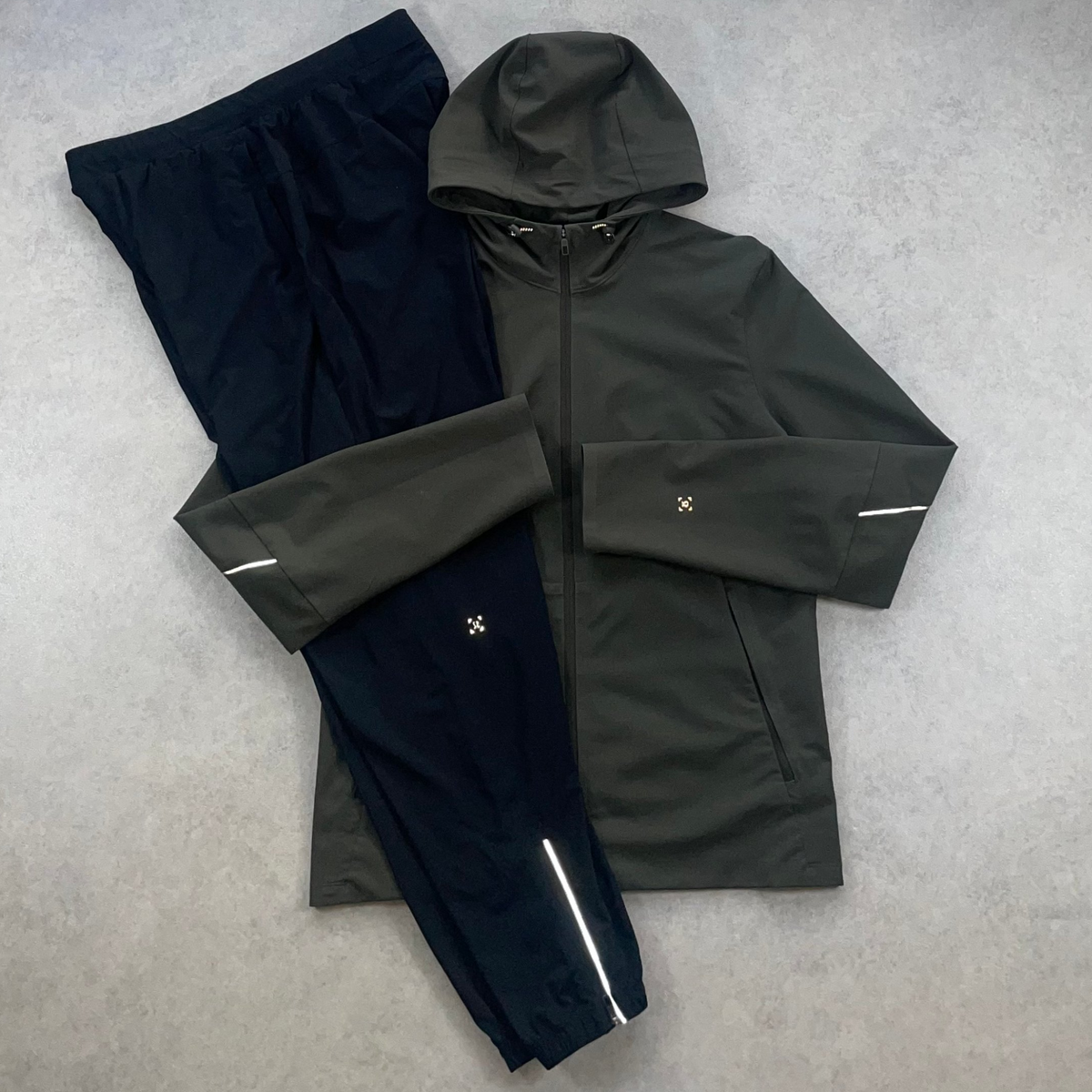 Lululemon Pace Breaker WIndbreaker and Surge Joggers Set "Khaki,Black" (SIze Medium Mens)