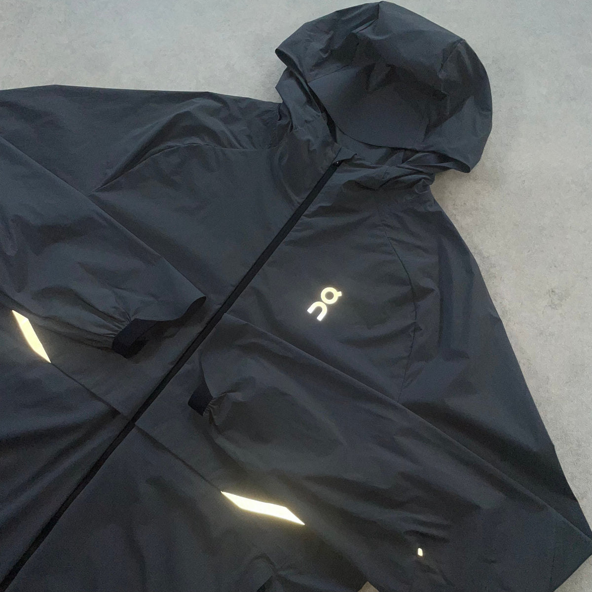 Onrunning Core Windbreaker Activewear Jacket "Eclipse Grey" (Size Small Mens)