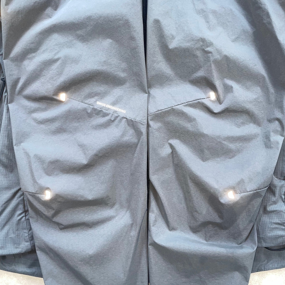 Onrunning Core Windbreaker Activewear Jacket "Eclipse Grey" (Size Small Mens)