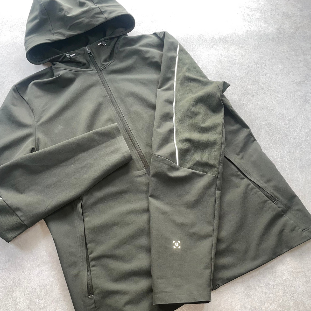 Lululemon Pace Breaker WIndbreaker and Surge Joggers Set "Khaki,Black" (SIze Medium Mens)