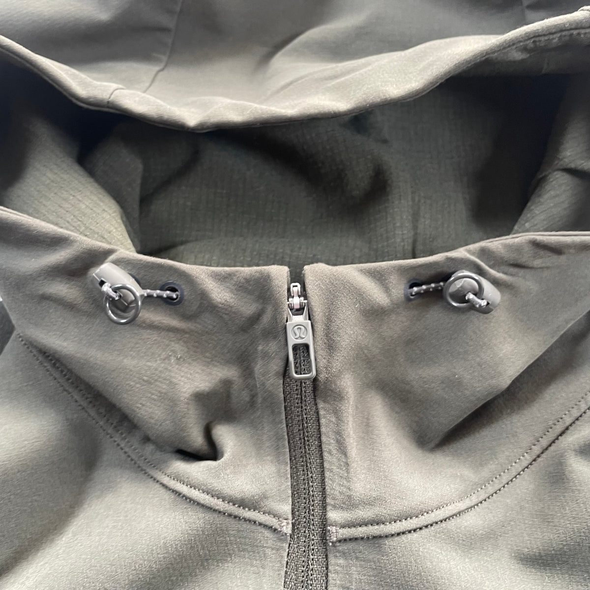 Lululemon Pace Breaker WIndbreaker and Surge Joggers Set "Khaki,Black" (SIze Medium Mens)