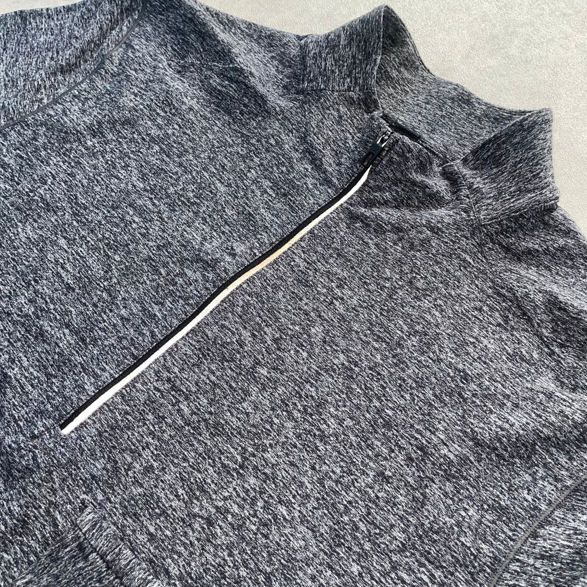 Lululemon "Grey Heather" 1/2 Zip Long Sleeve Top (Mens Size Medium)