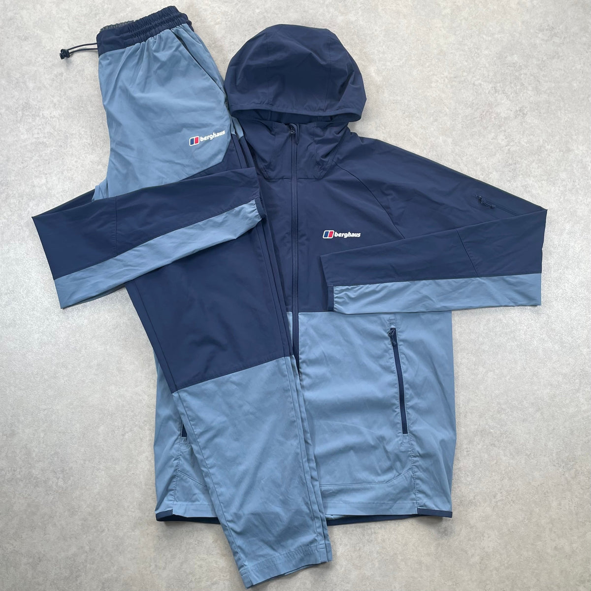 Berghaus Theran Windbreaker Bottoms Set "Baby Blue, Obsidian" (Mens Size Medium)
