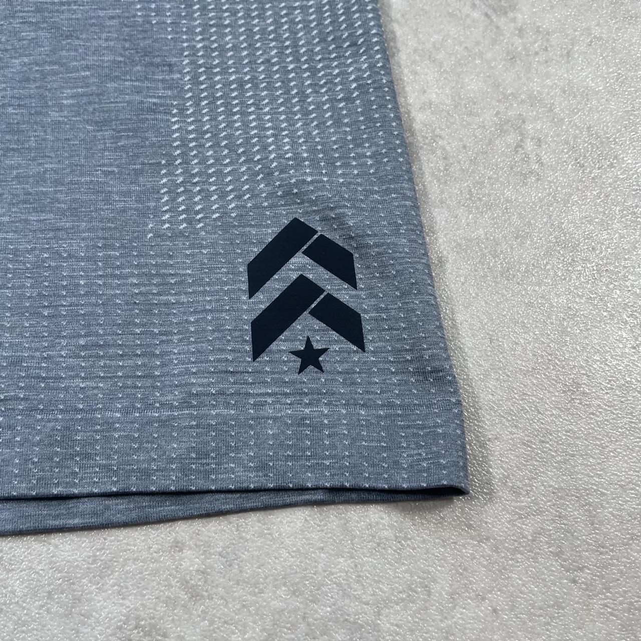 Lululemon x Barry’s metal vent tech top “Cool Grey” (L)