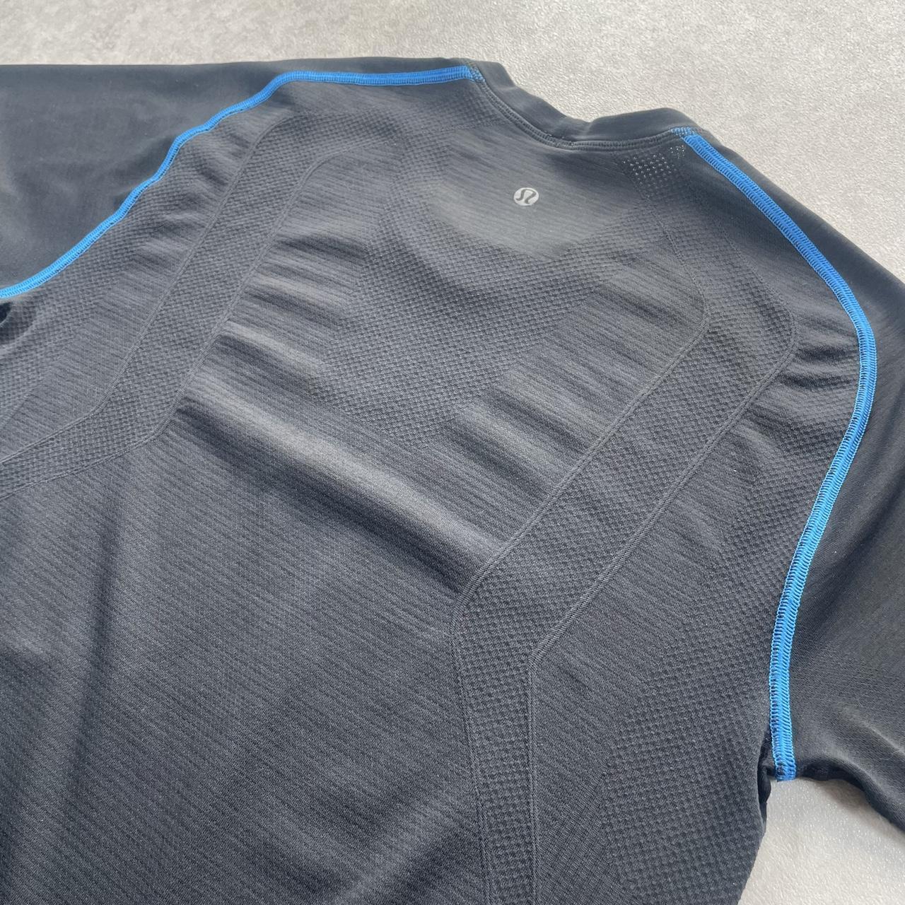 Lululemon metal vent tech top “Black,blue” (S)