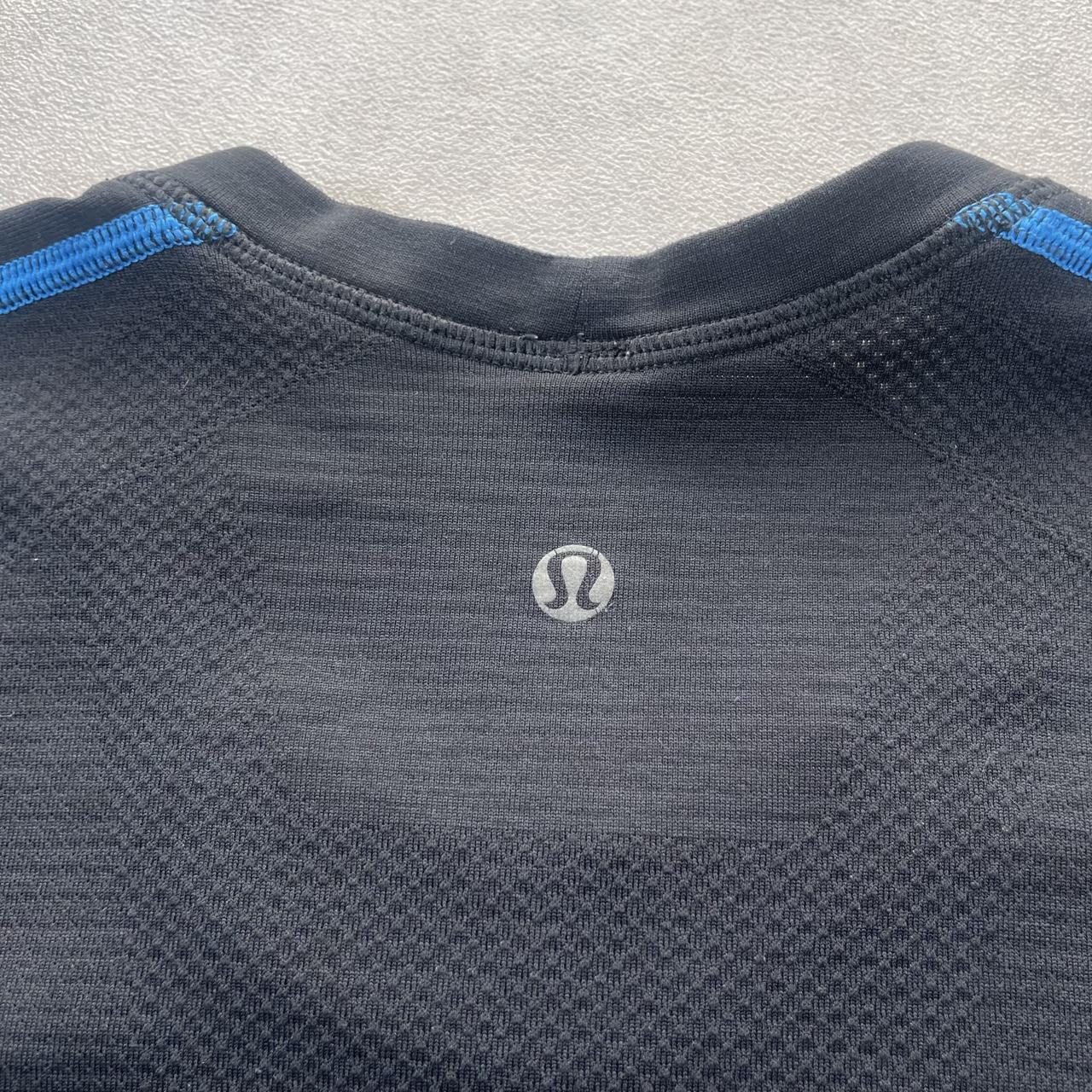 Lululemon metal vent tech top “Black,blue” (S)