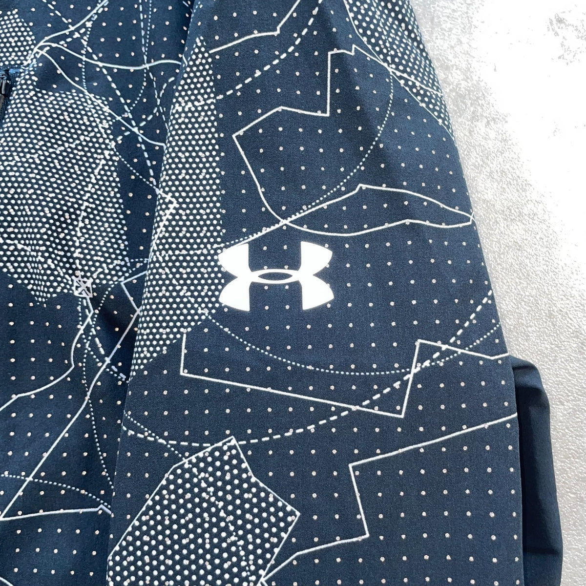 Underarmour Outrun the storm Windbreaker "Black" (Mens Size Medium)